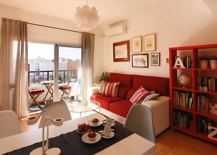 LUMINOSO. COMODO. ACOGEDOR. WIFI. Junto a AVE