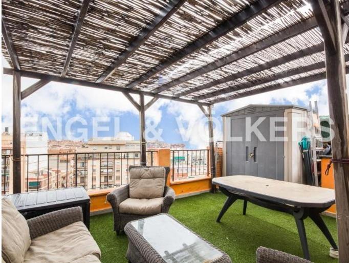 Habitación ático Muy Luminosa Con Baño Y Terraza *