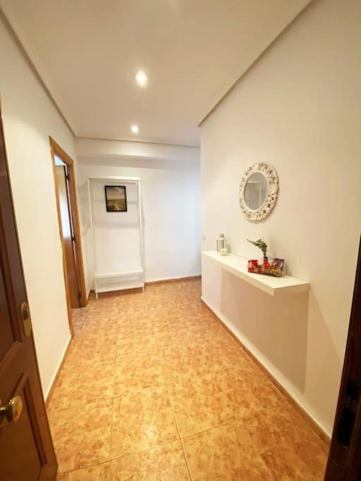In Spacious Flat In Apartment *