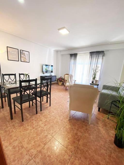 In Spacious Flat In * Valencia