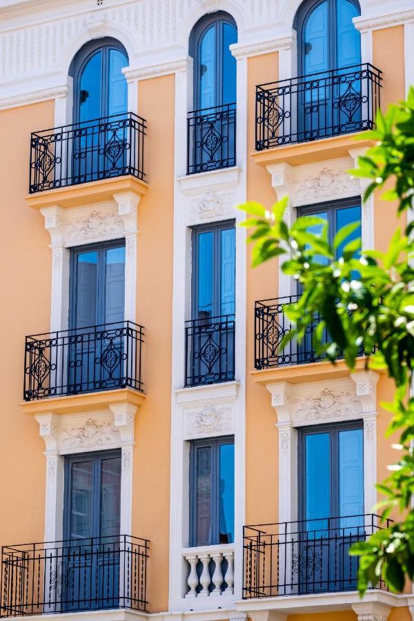 Apartment Quality With Homely Decor *