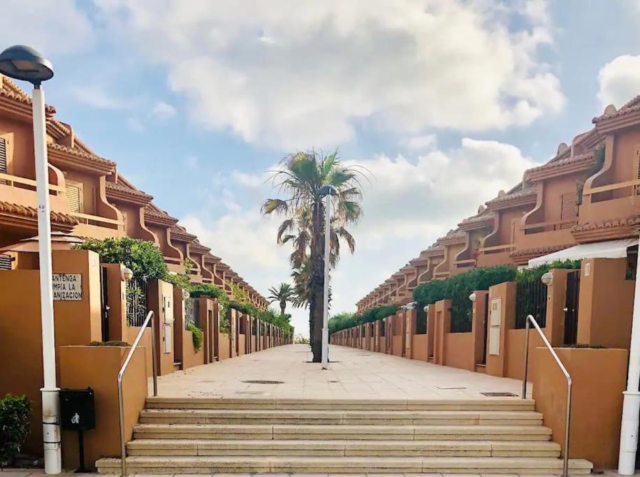 Сasa de vacaciones Adosado En La Playa De El Perellonet Con Piscina, Pista Tenis Valencia