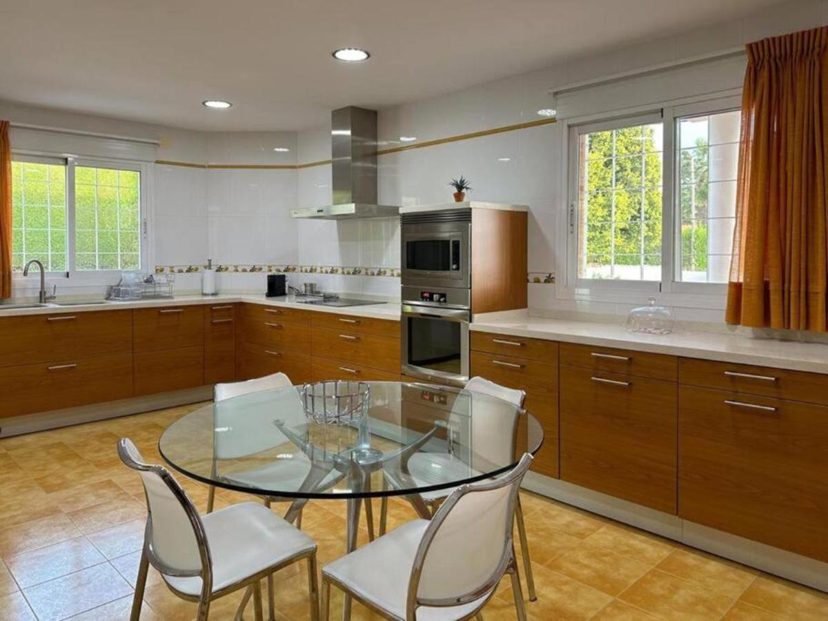 Con Piscina, Jardin Y Aire Acondicionado En La Eliana-l'eliana Villa