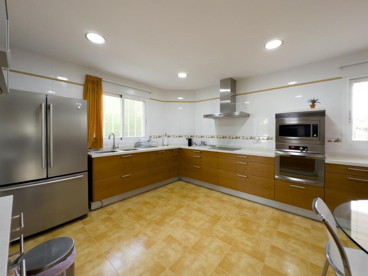 Villa Con Piscina, Jardin Y Aire Acondicionado En La Eliana-l'eliana