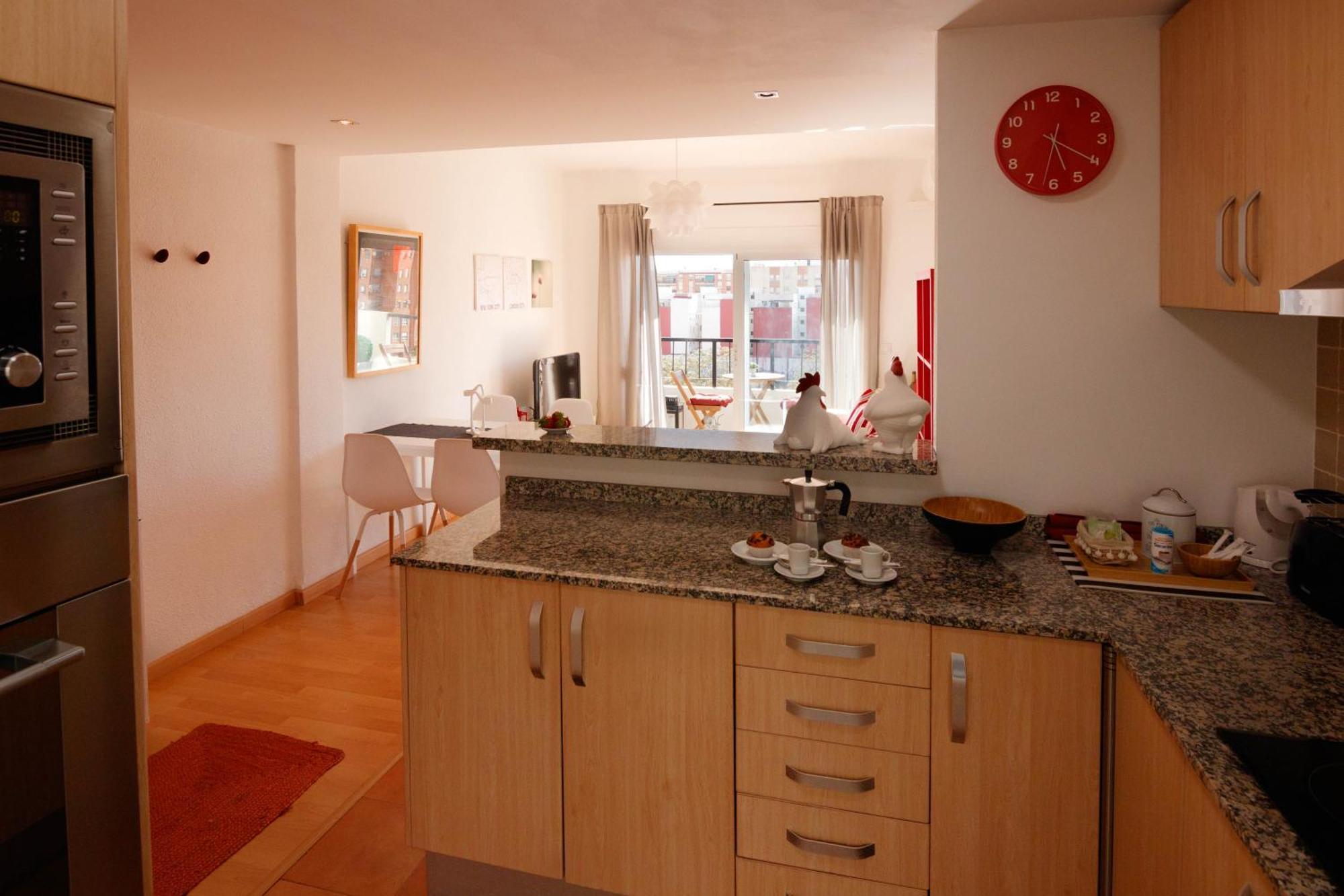 Luminoso. Comodo. Acogedor. Wifi. Junto A Ave Apartamento Valencia