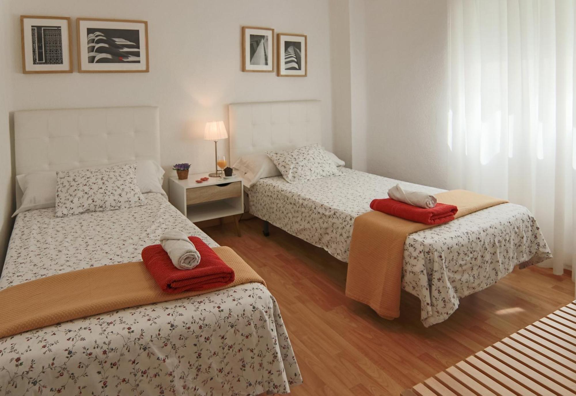 Luminoso. Comodo. Acogedor. Wifi. Junto A Ave Apartamento Valencia
