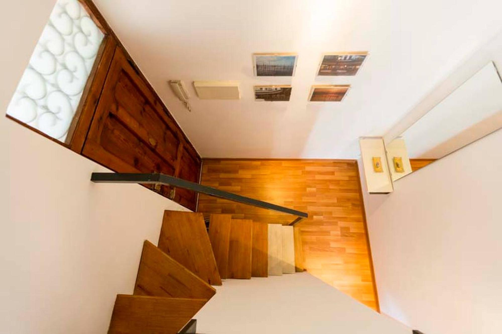 Apartment Cerrajeros Market