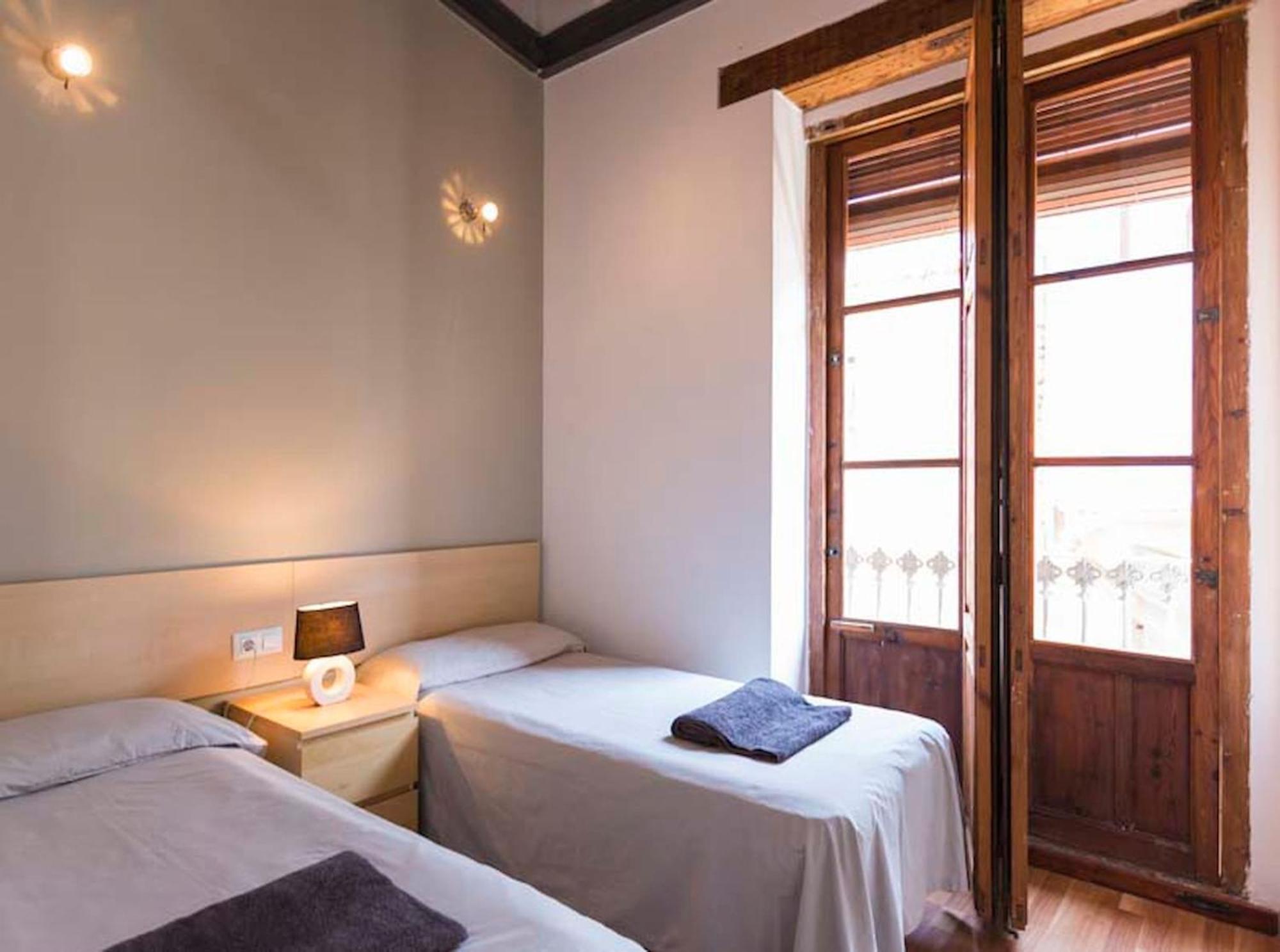 Apartment Cerrajeros Market
