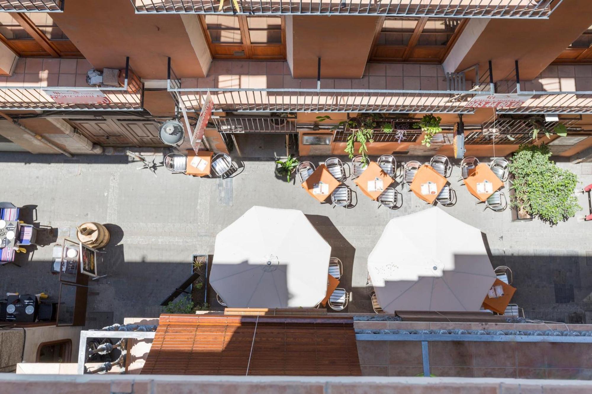 Apartment Cerrajeros Market