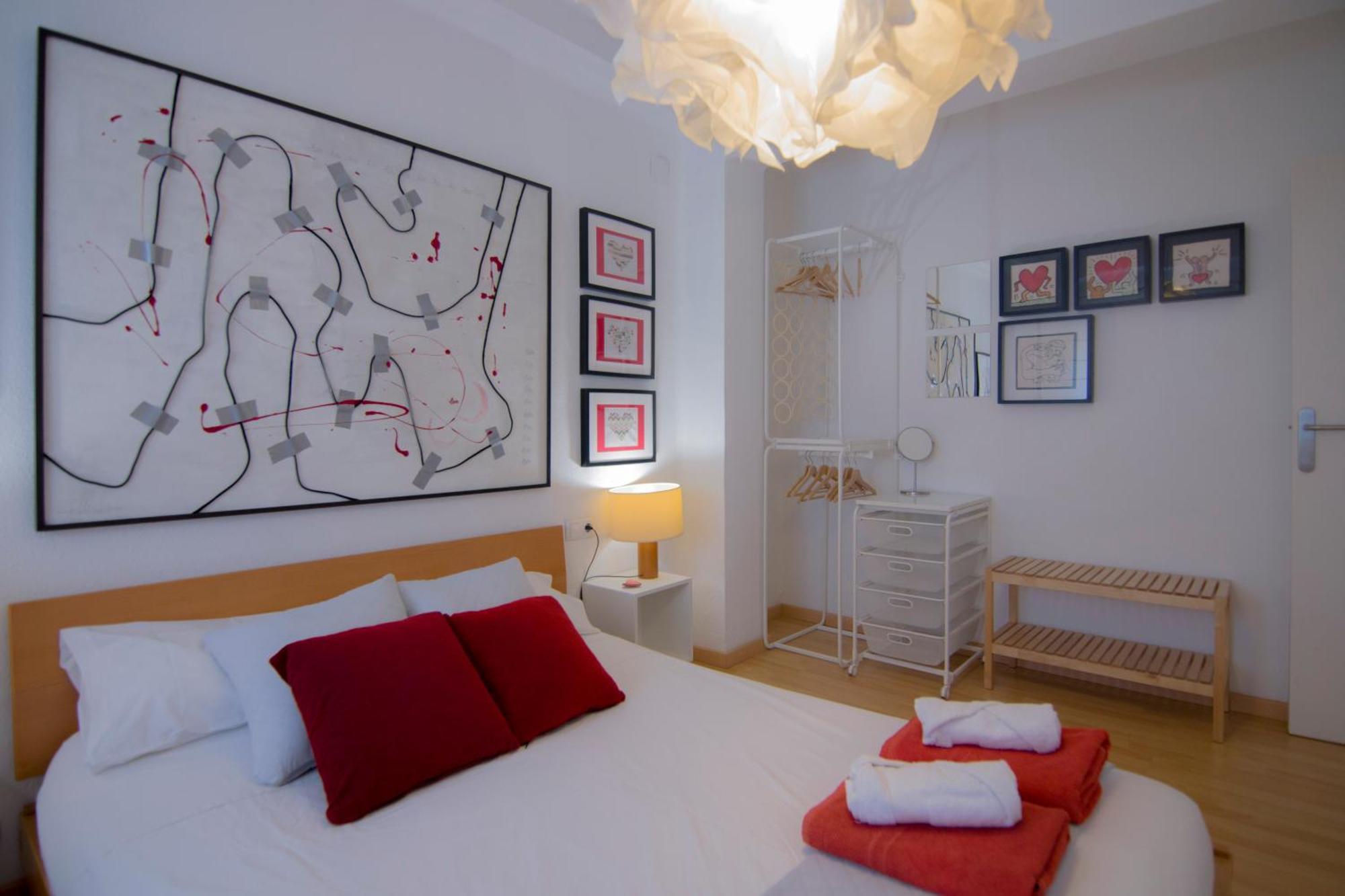Luminoso. Comodo. Acogedor. Wifi. Junto A Ave Apartamento