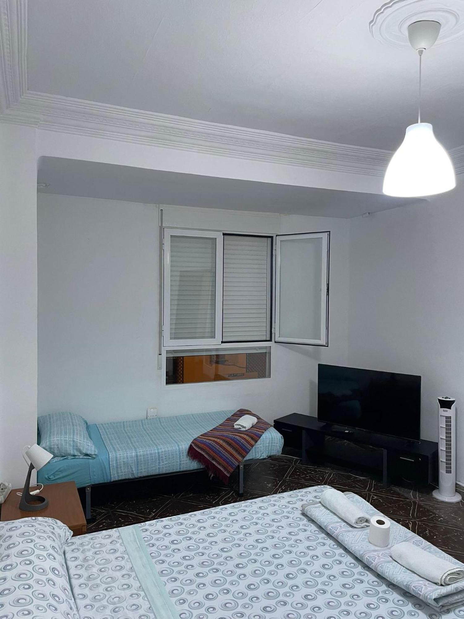 Homestay Habitacion Grande Y Comoda En Piso Particular Y Familiar