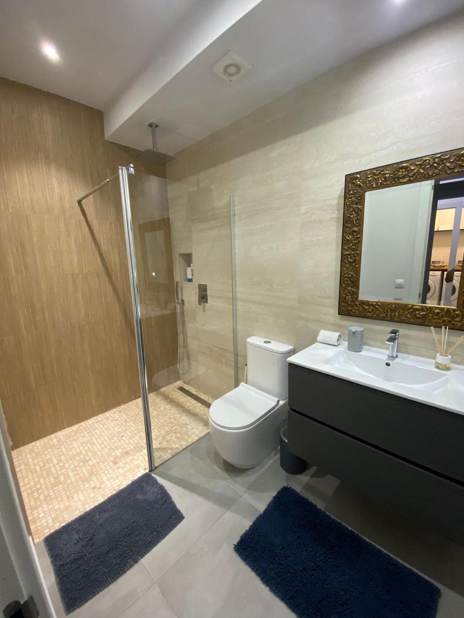 Apartamento New! Renovated, Centrally Located, Private Entrance, Terrace *