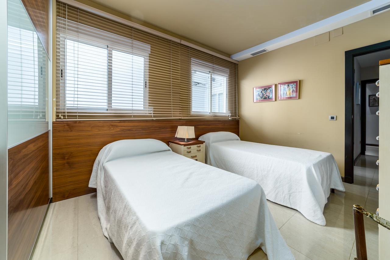 Travel Habitat ático Ciutat Vella. Apartamento