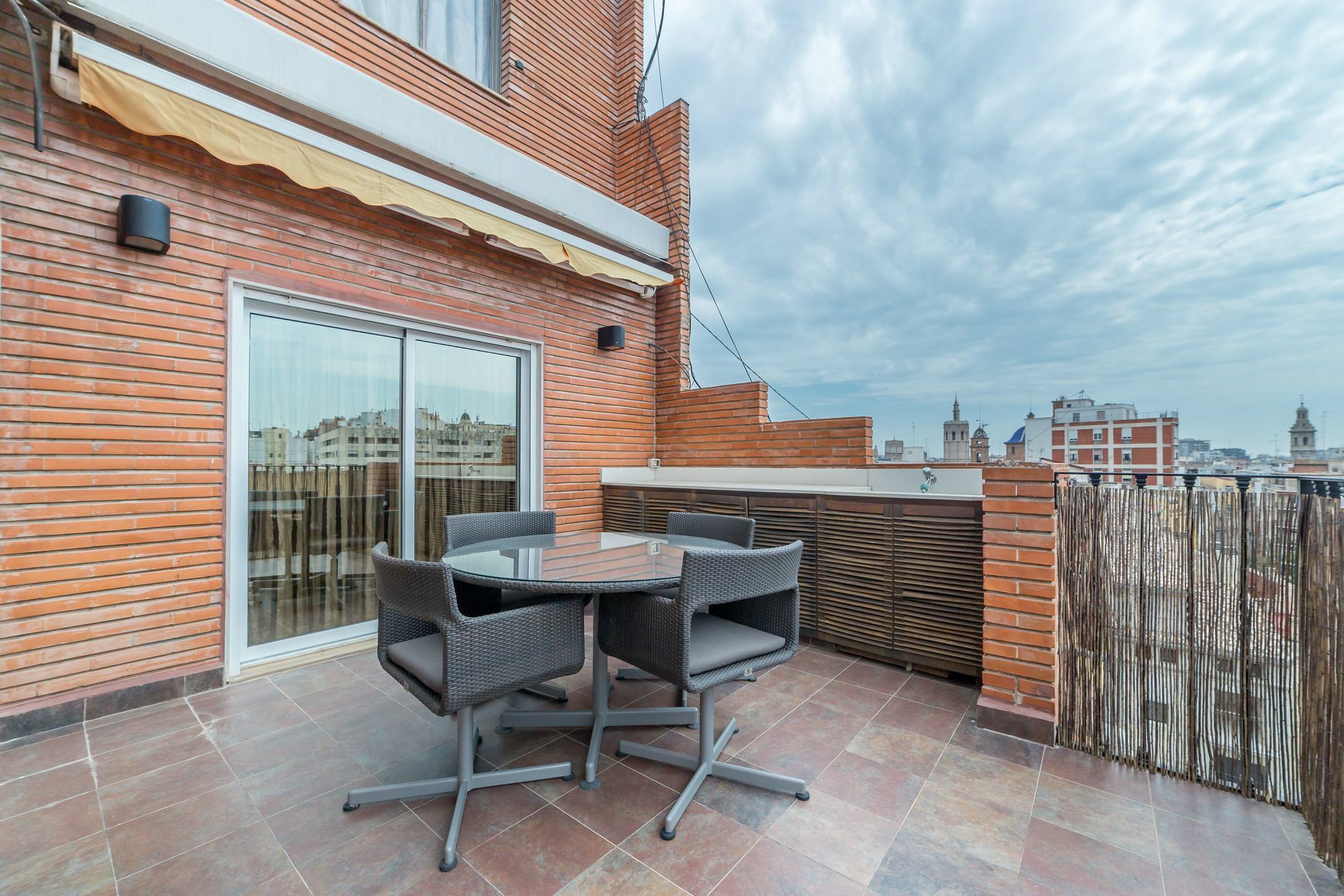 Apartamento Travel Habitat ático Ciutat Vella. Valencia