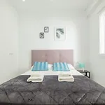 Modern, Stylish Apartment With Balcony