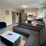 Cozy Beach Side 2Bd Apartment, 150M To The Beach