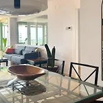 Stylish Well-Connected Beachfront Flat
