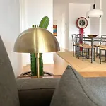 Stylish Well-Connected Beachfront Flat