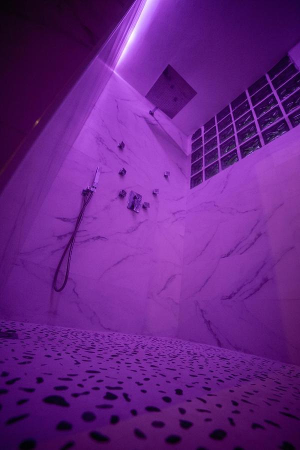 Pecalite Space Hotel del amor *