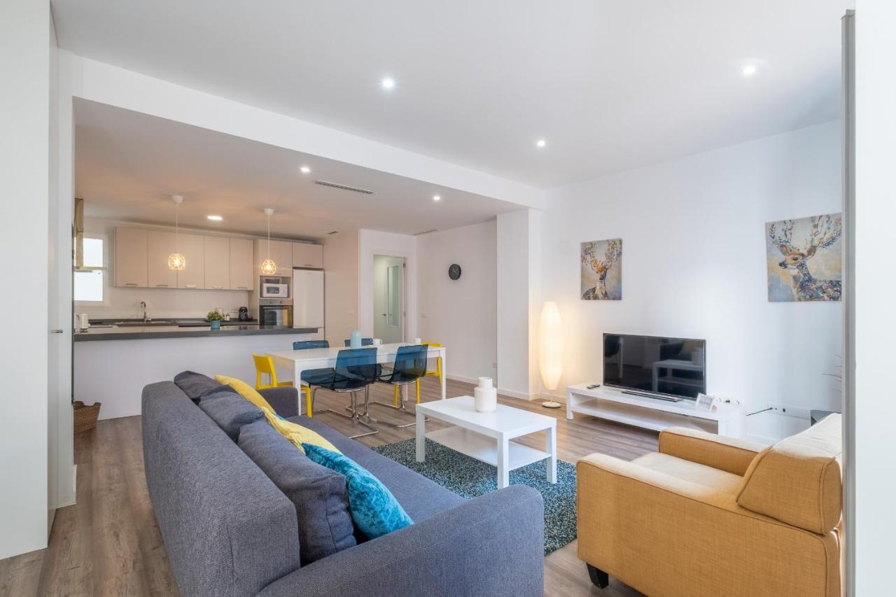 Modern, Stylish With Balcony Valencia