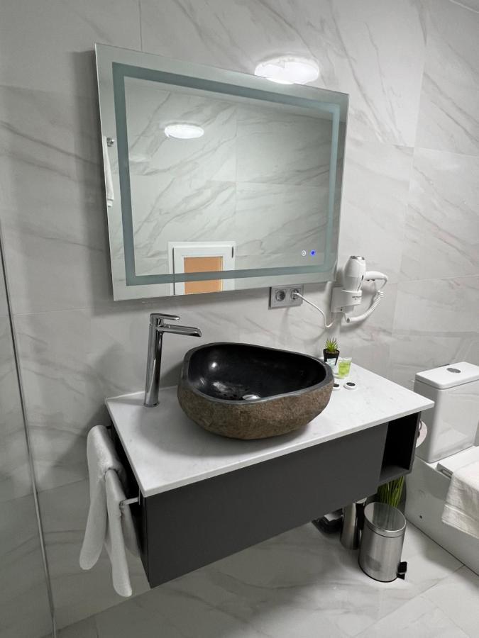 Cozy Side 2bd Apartment, 150m To The Apartamento