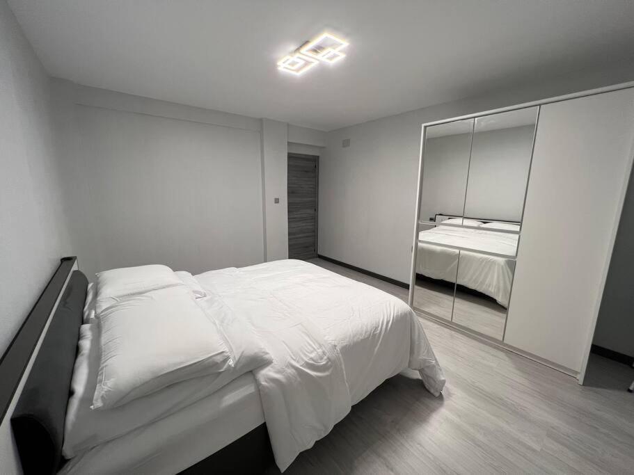 Cozy Side 2bd Apartment, 150m To The