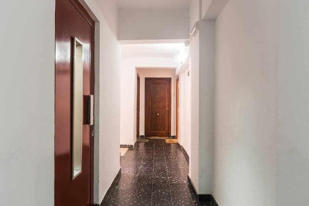 Rualva Flats, Viveros Chic & Valencia