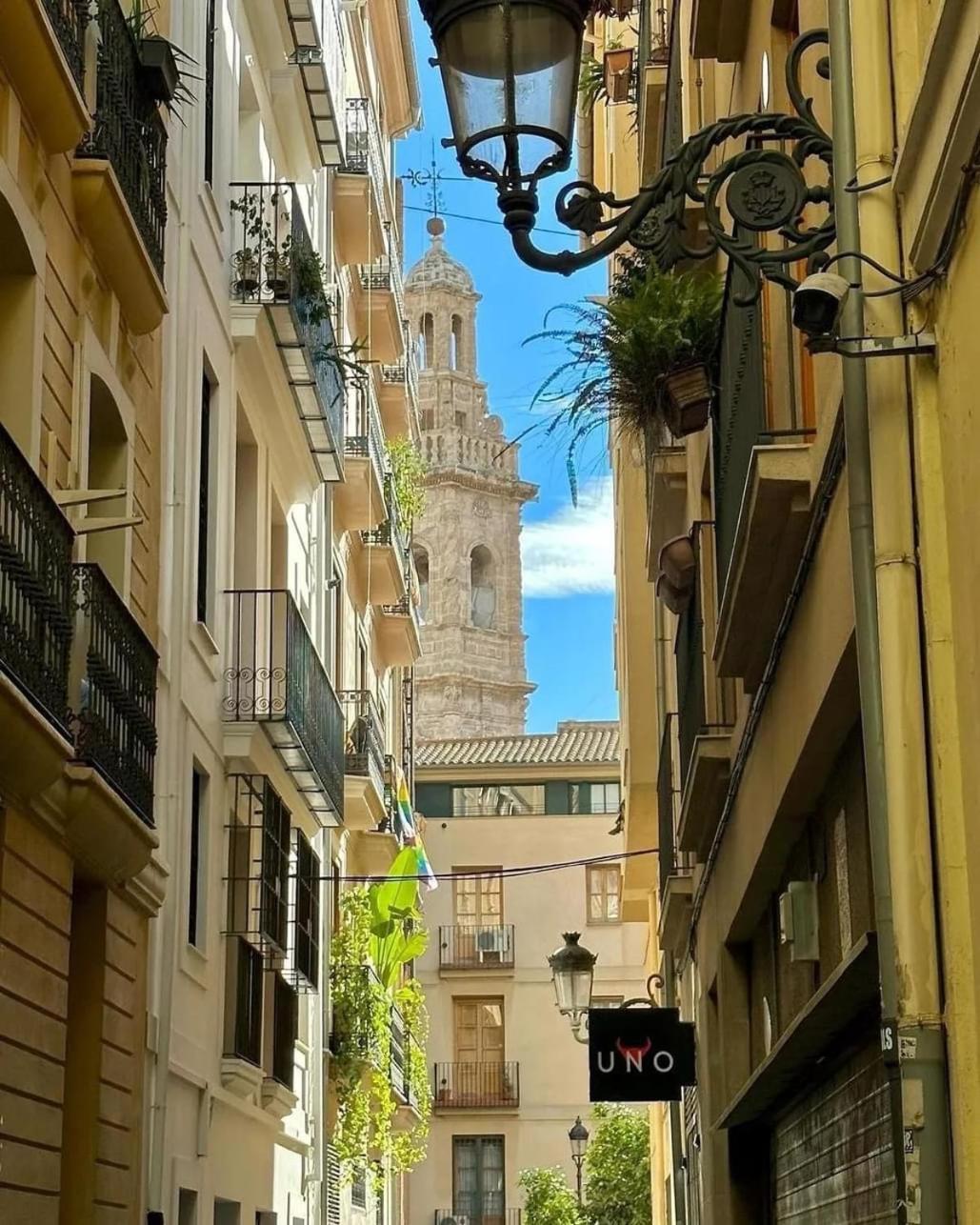 Mirador 1 Del Mercado - Con Bano Privado En El Centro De La Ciudad Vella Habitación en casa particular *