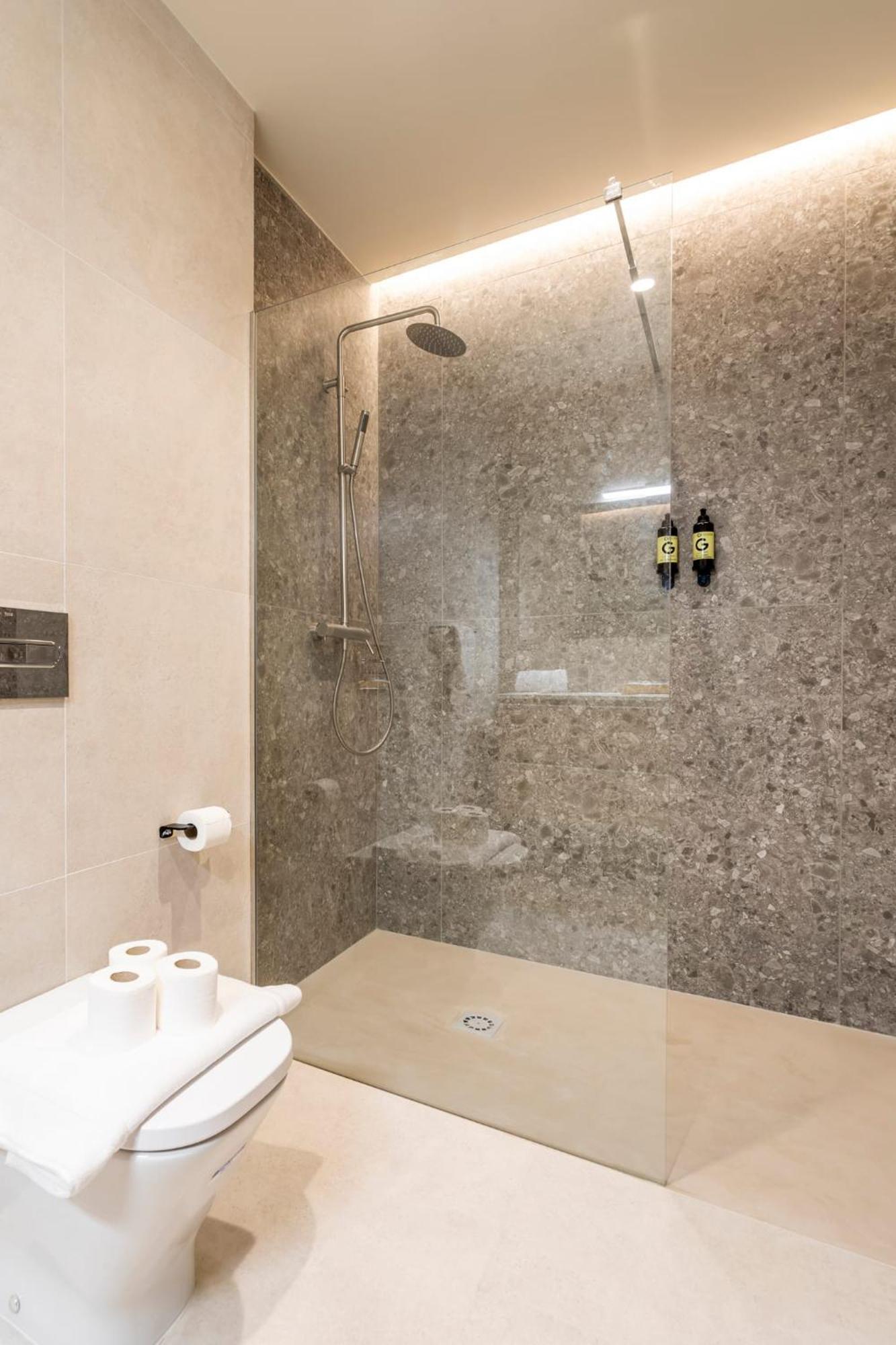 North Station Pen-suites