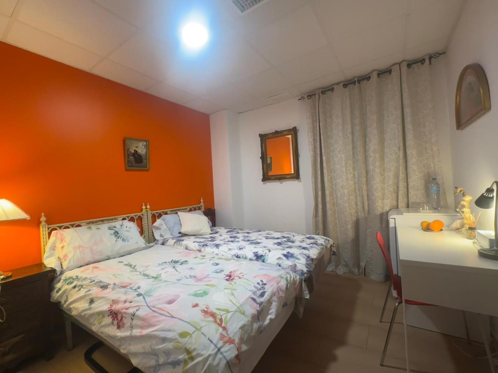 Habitación en casa particular Mirador 2 Del Mercado - Con Bano Privado En El Centro De La Ciudad Vella Valencia