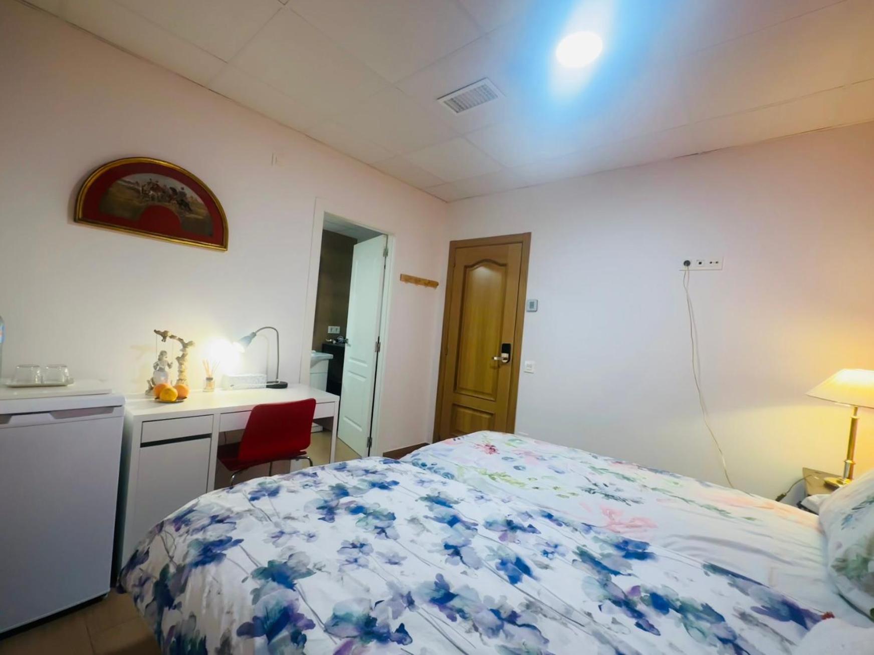 Habitación en casa particular Mirador 2 Del Mercado - Con Bano Privado En El Centro De La Ciudad Vella *