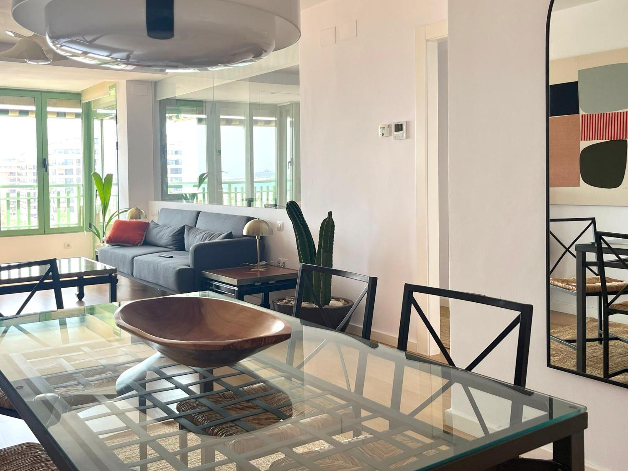 Stylish Well-connected Beachfront Flat Apartment