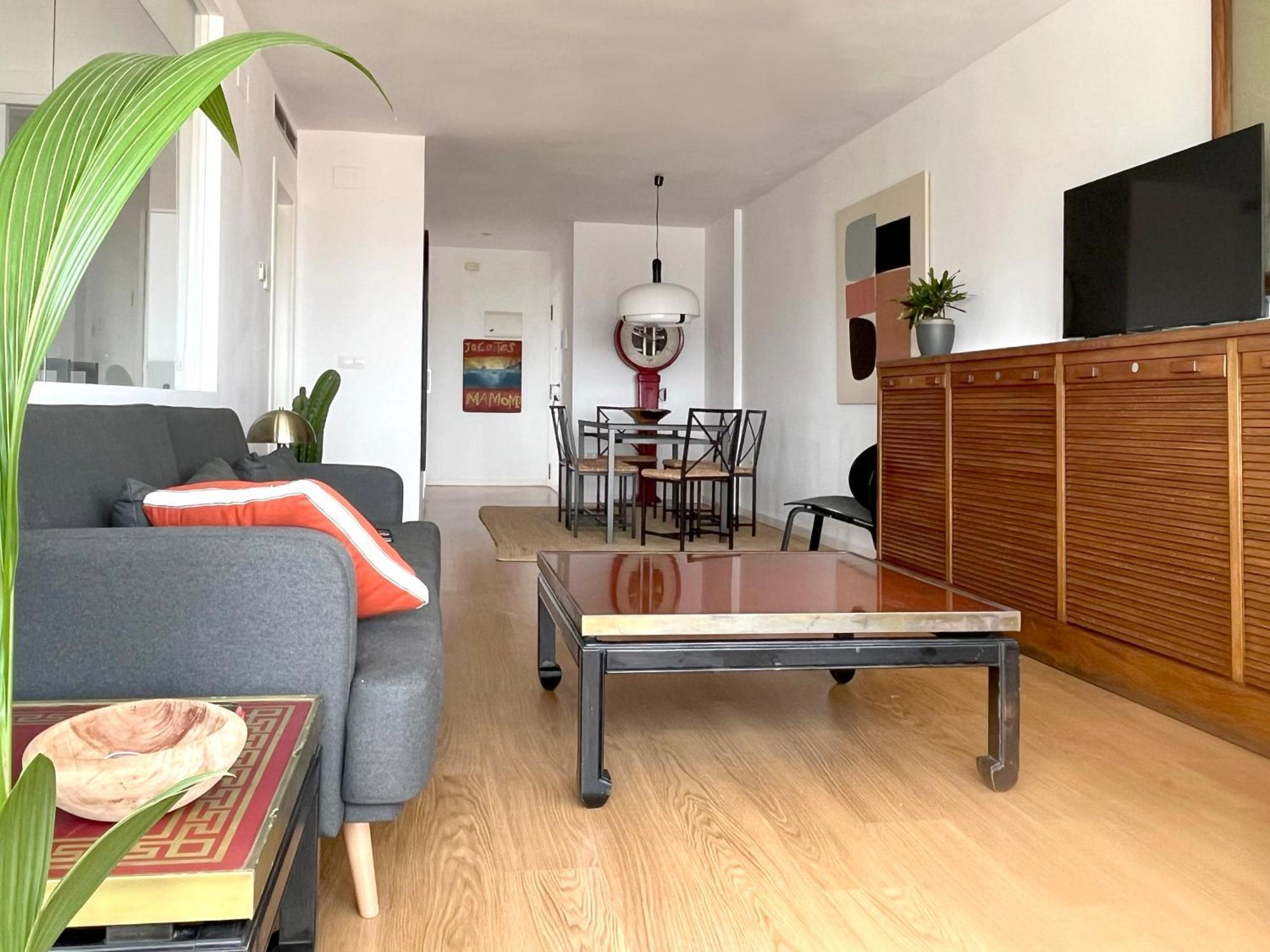 Apartment Stylish Well-connected Beachfront Flat *