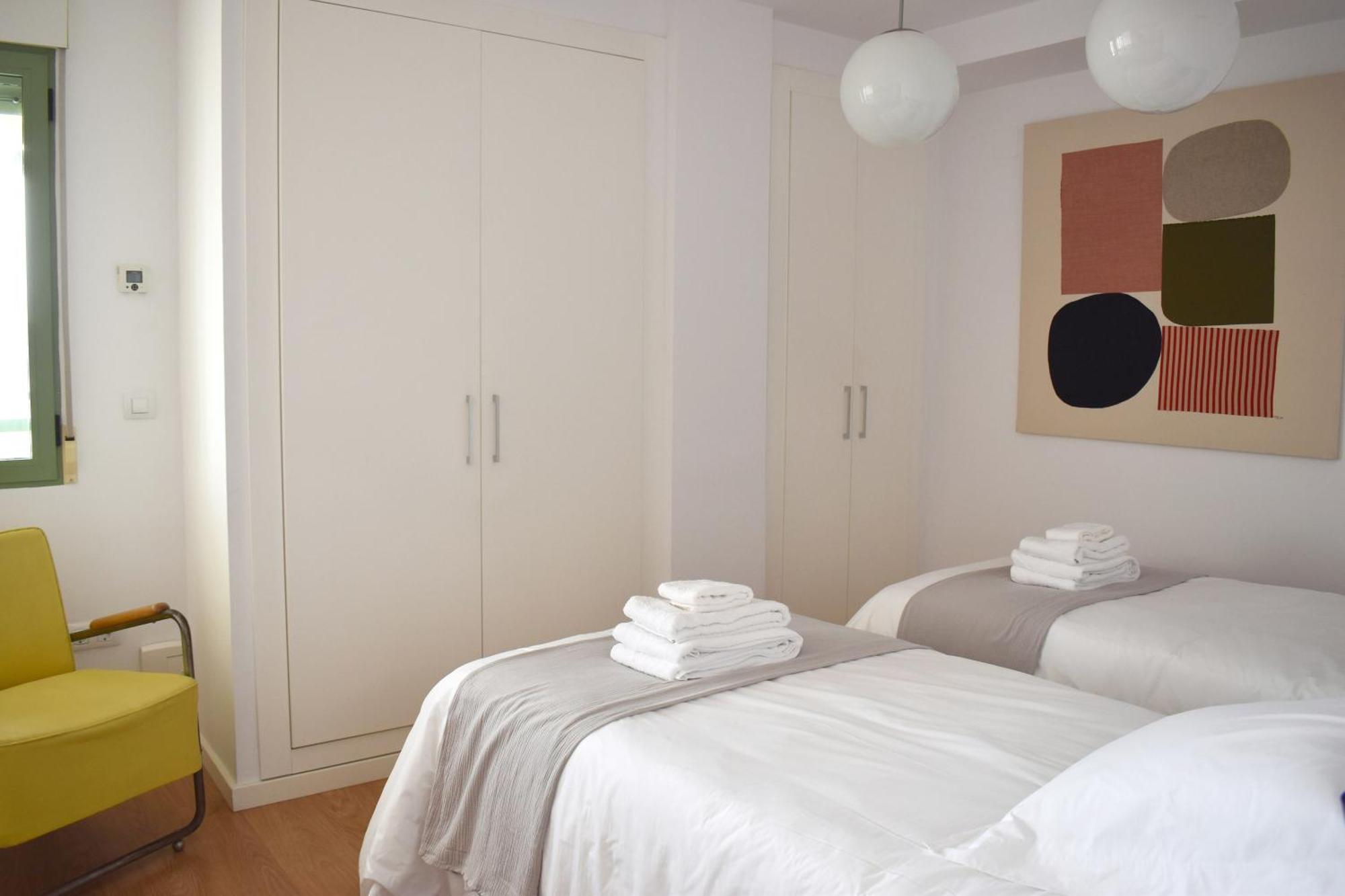 Stylish Well-connected Beachfront Flat *
