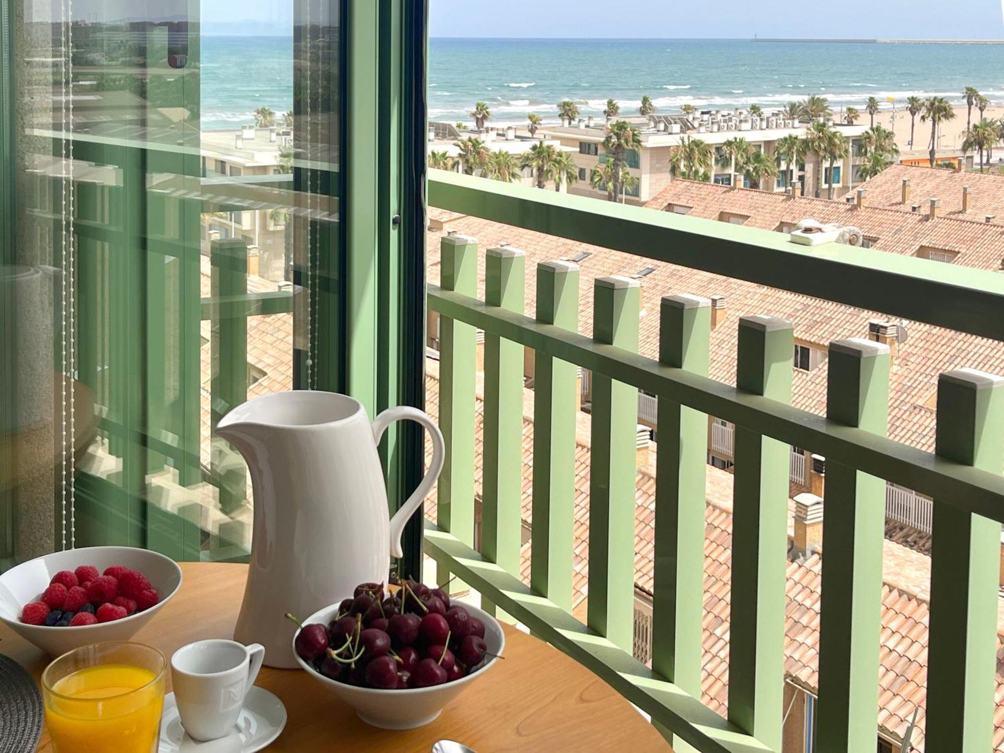Stylish Well-connected Beachfront Flat Valencia