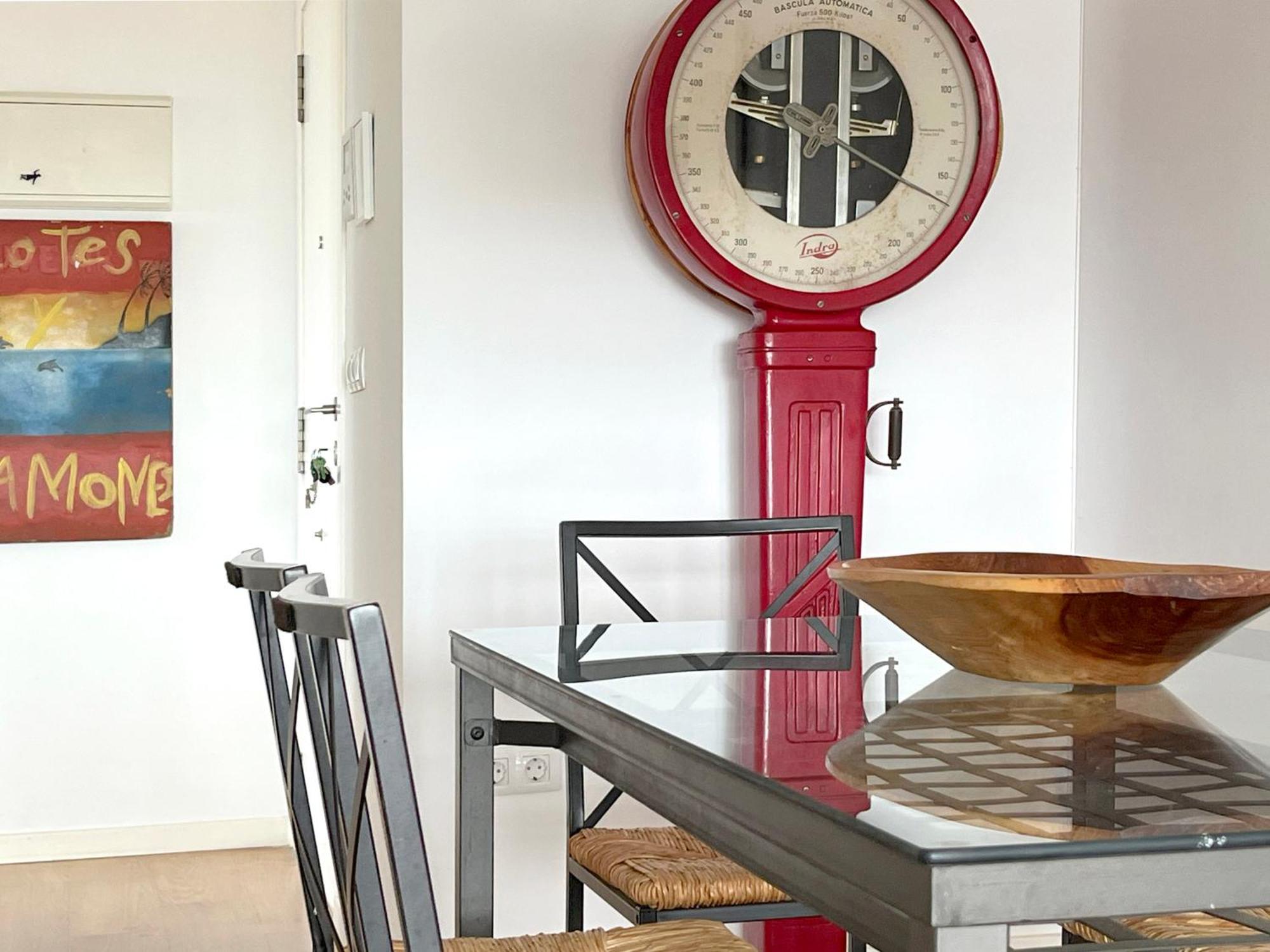 Stylish Well-connected Beachfront Flat