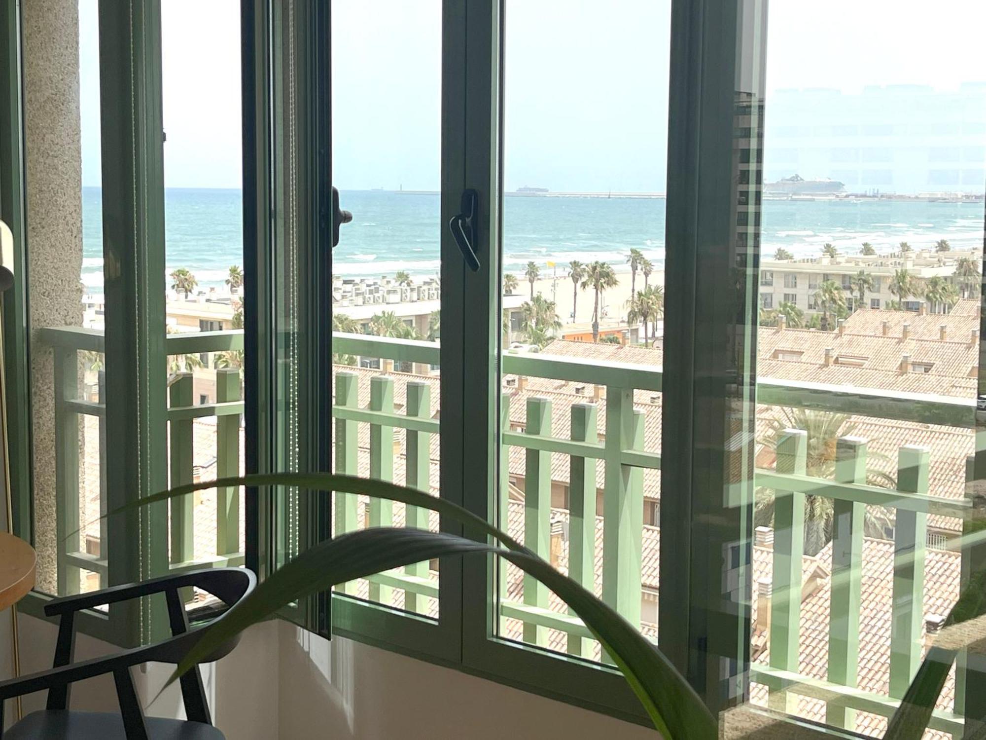Stylish Well-connected Beachfront Flat Apartment Valencia