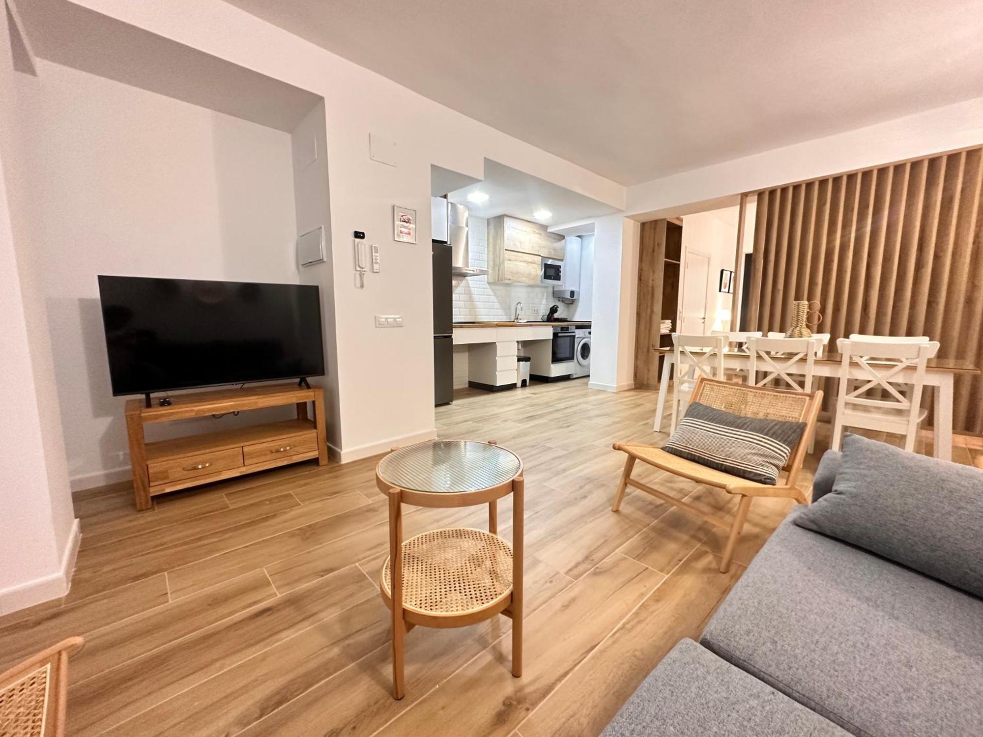Apartment & Ayora *