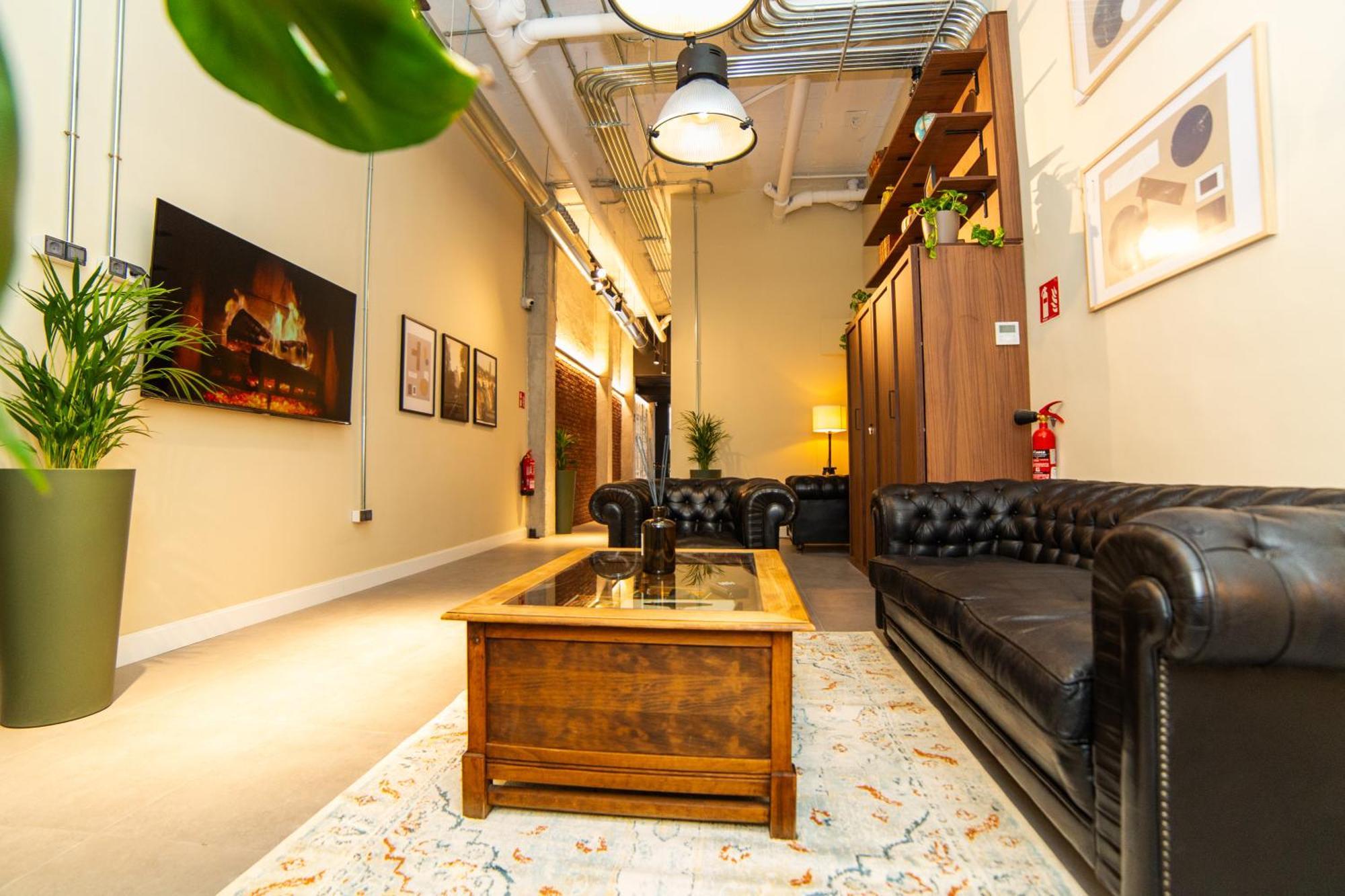 Apartment The 153 *