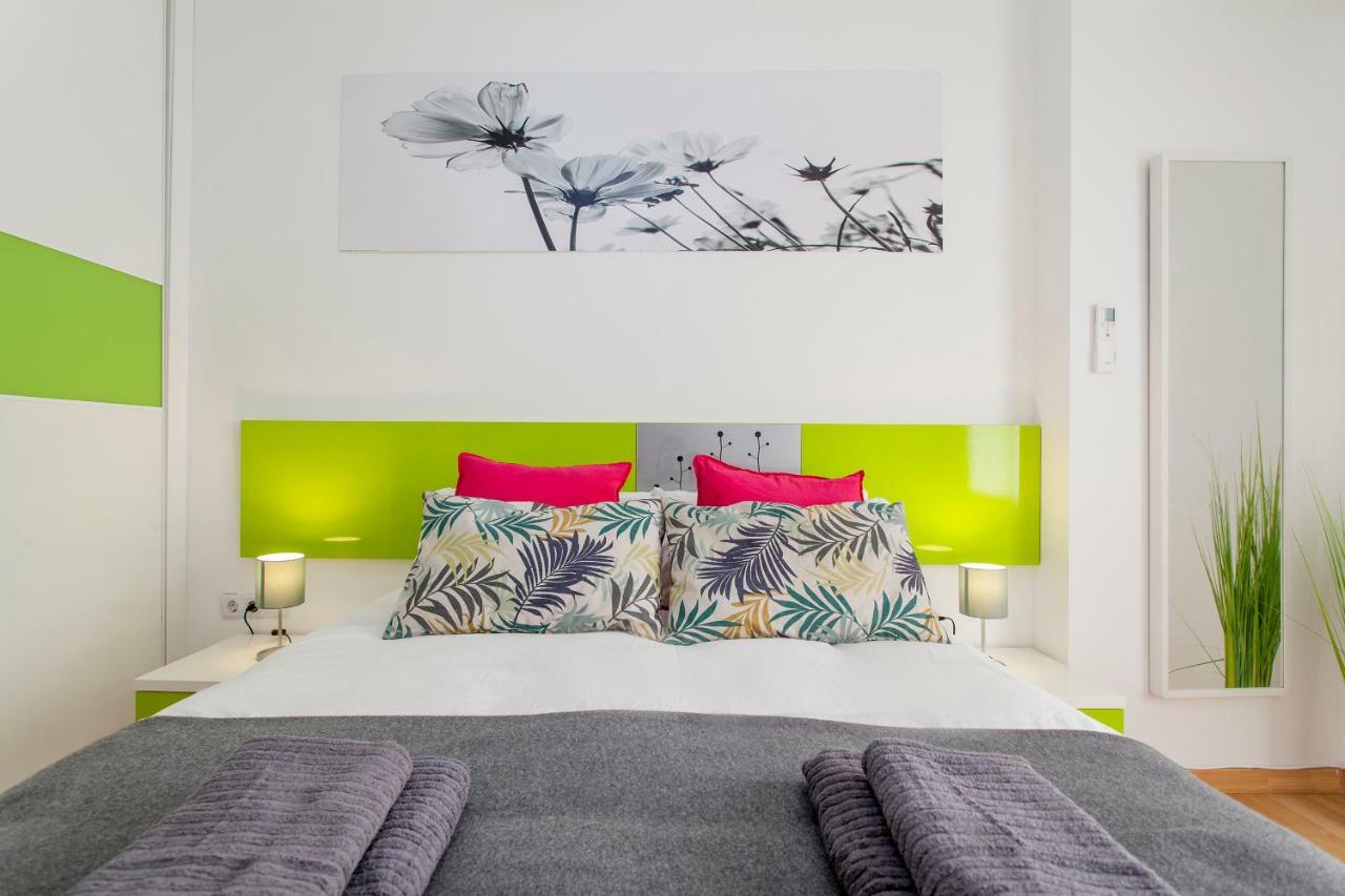 Rualva Flats, Viveros Chic & Valencia