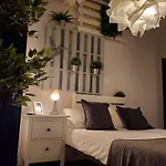 Small And Cozy Rooms - G