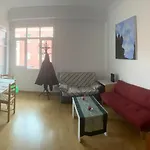 Habitación privada con cama doble.