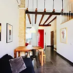 Jordana Apartments Bright & Charming In Old Town