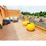 Lovely Penthouse Condo With Pool