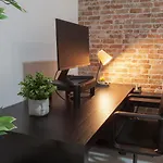 Digital Nomad Retreat 2 -Great Location Near Metro