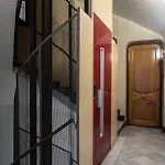 Bonito Y Amplio Piso Junto A La Plaza De Toros.