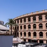 Bonito Y Amplio Piso Junto A La Plaza De Toros.