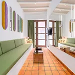 Apartup Market Square Studio
