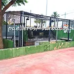 Elegante Alojamiento Con Piscina Y Terraza