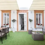 Family Century House With Terrace And Parking